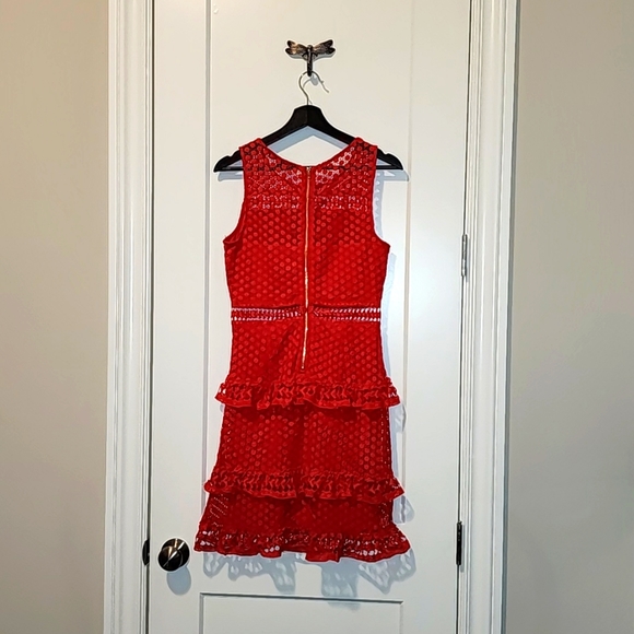 Romeo + Juliet Red Crochet Lace Tiered Ruffle Sheath Dress Size Small - Picture 4 of 7